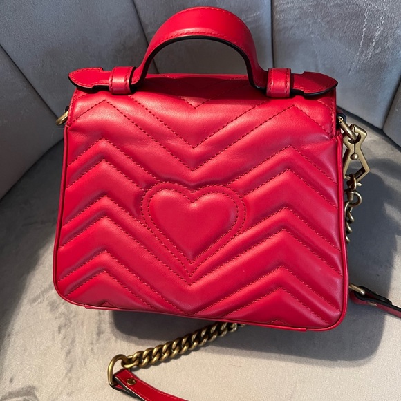 GG MARMONT MINI CHEVRON LEAT
Designer: Gucci - Picture 2 of 3